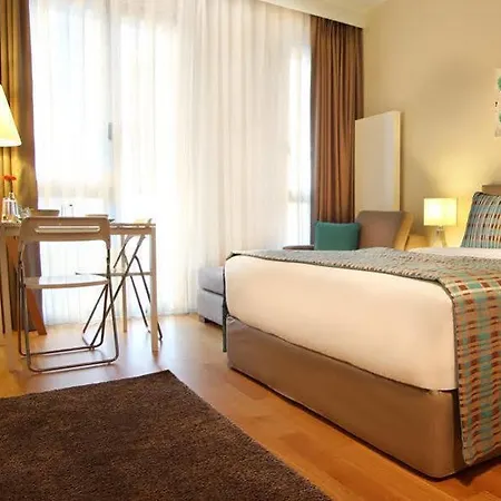 G Airport Apartment *